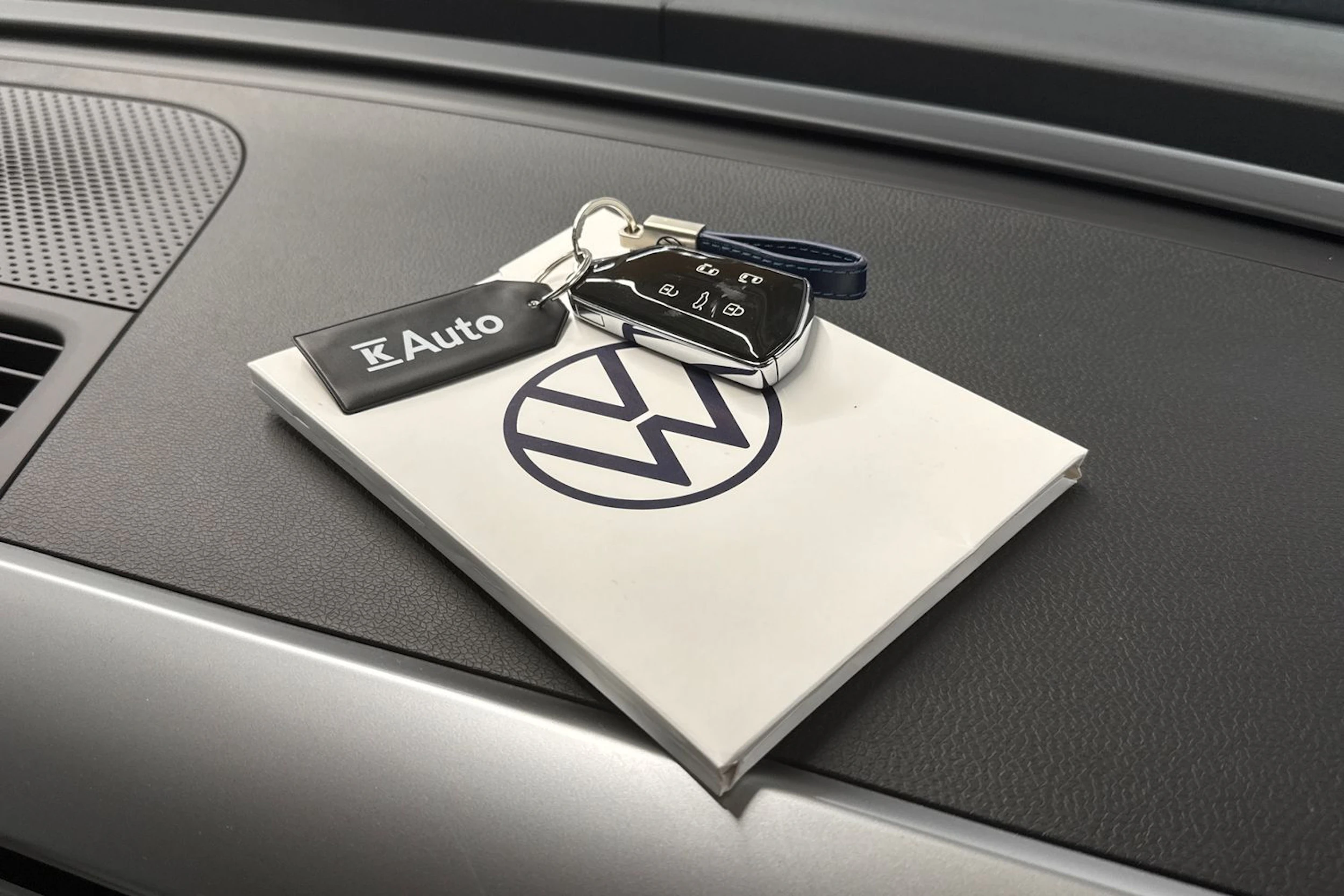 valkoinen Volkswagen ID. Buzz 2024 kuva 38.