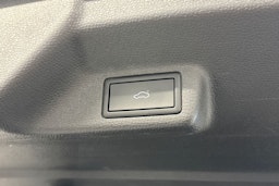 met. musta Volkswagen ID. Buzz 2024 kuva 18.