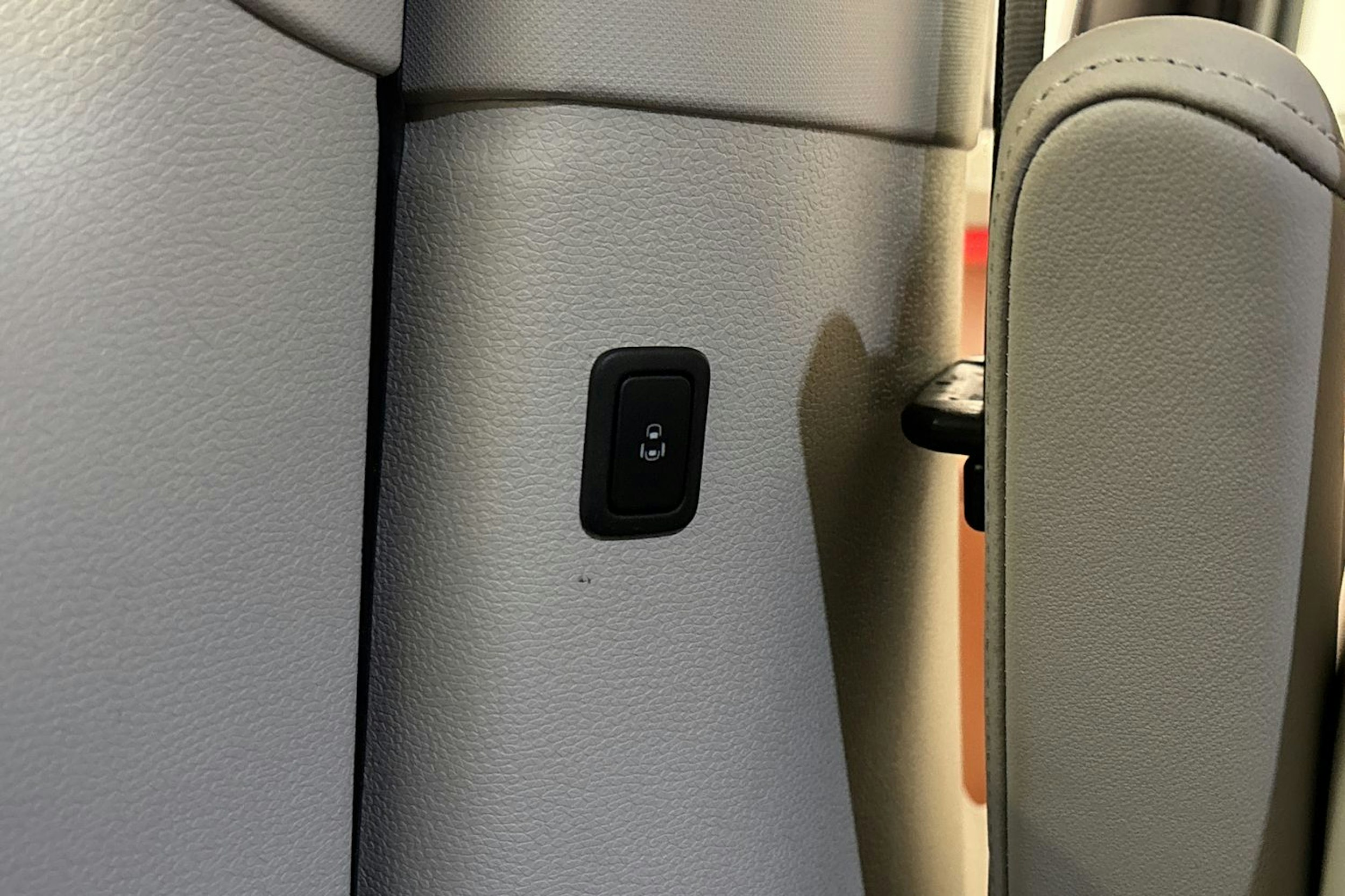 met. musta Volkswagen ID. Buzz 2024 kuva 19.