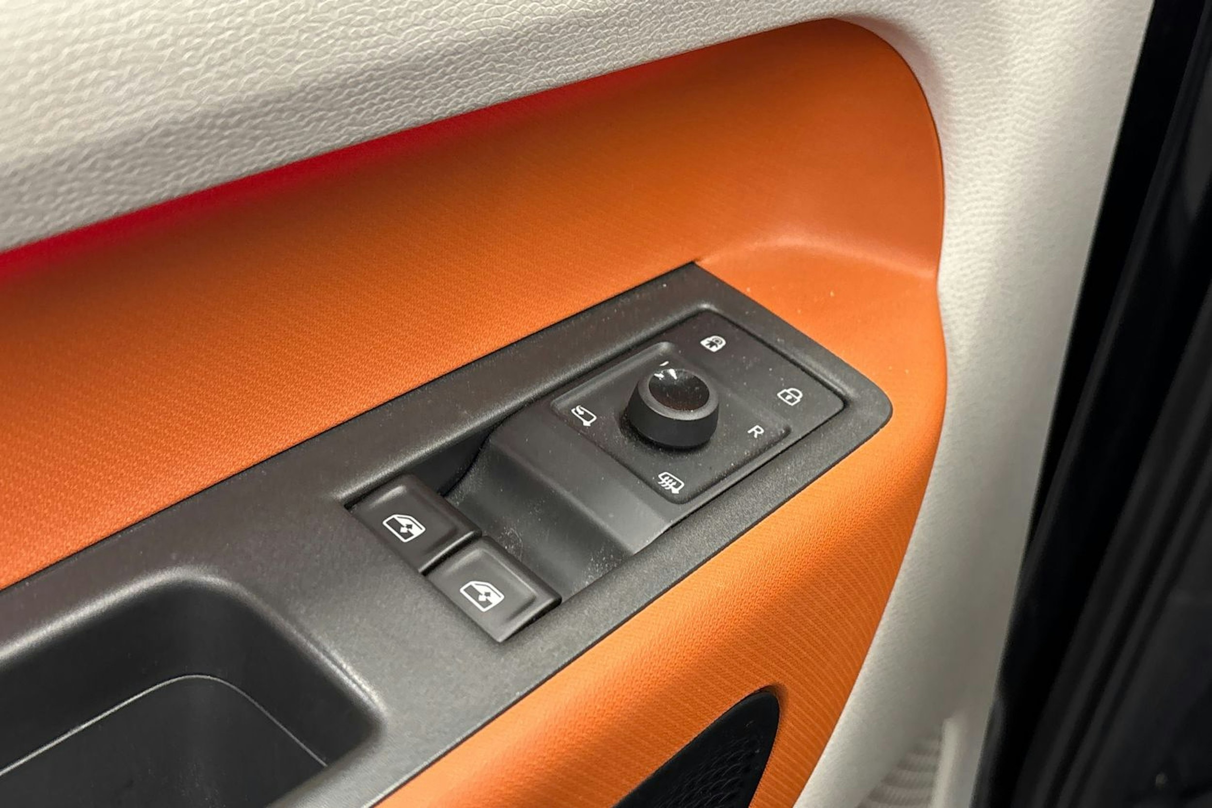 met. musta Volkswagen ID. Buzz 2024 kuva 20.