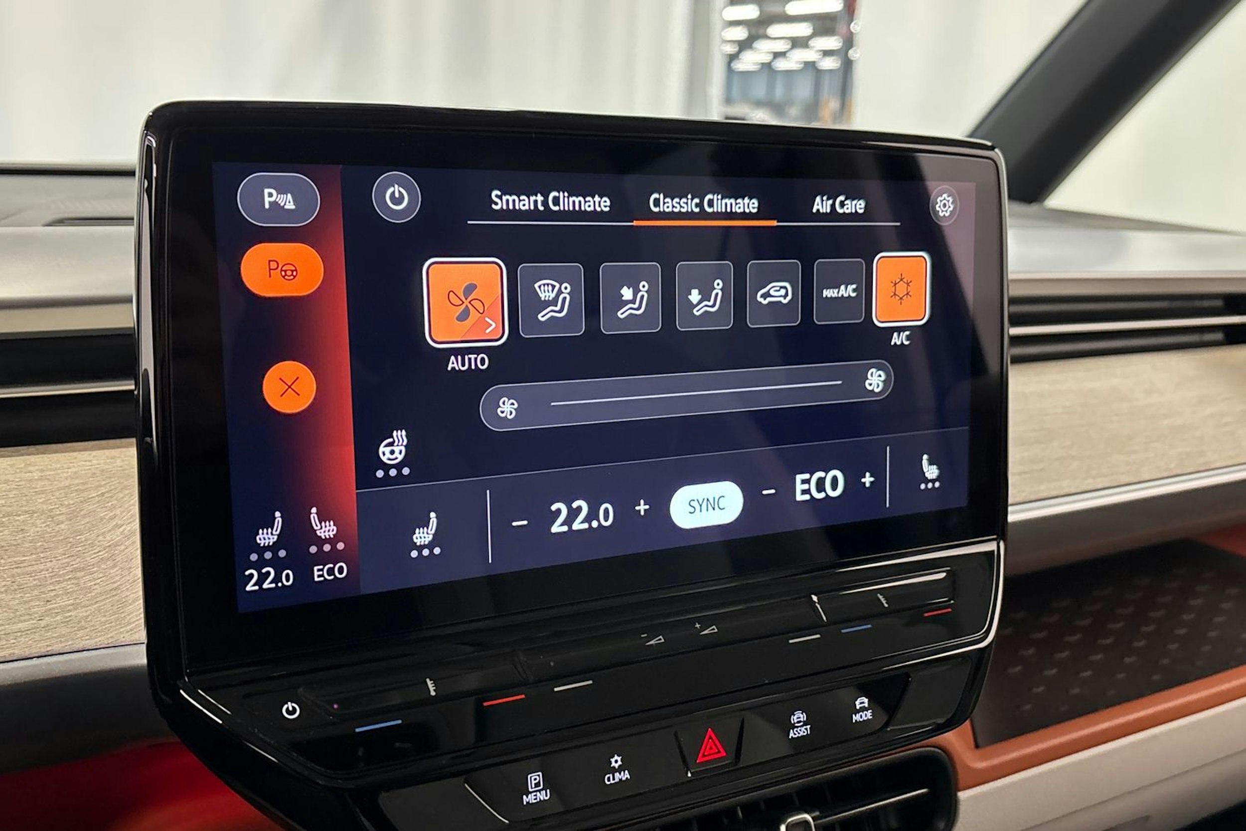 met. musta Volkswagen ID. Buzz 2024 kuva 32.