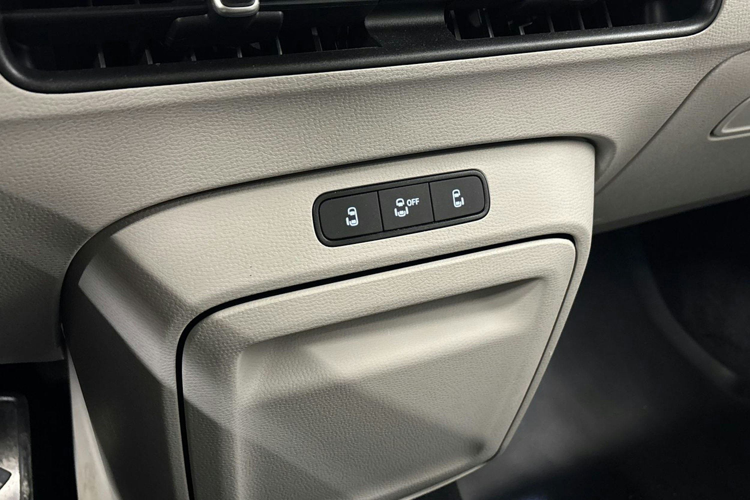 met. musta Volkswagen ID. Buzz 2024 kuva 34.