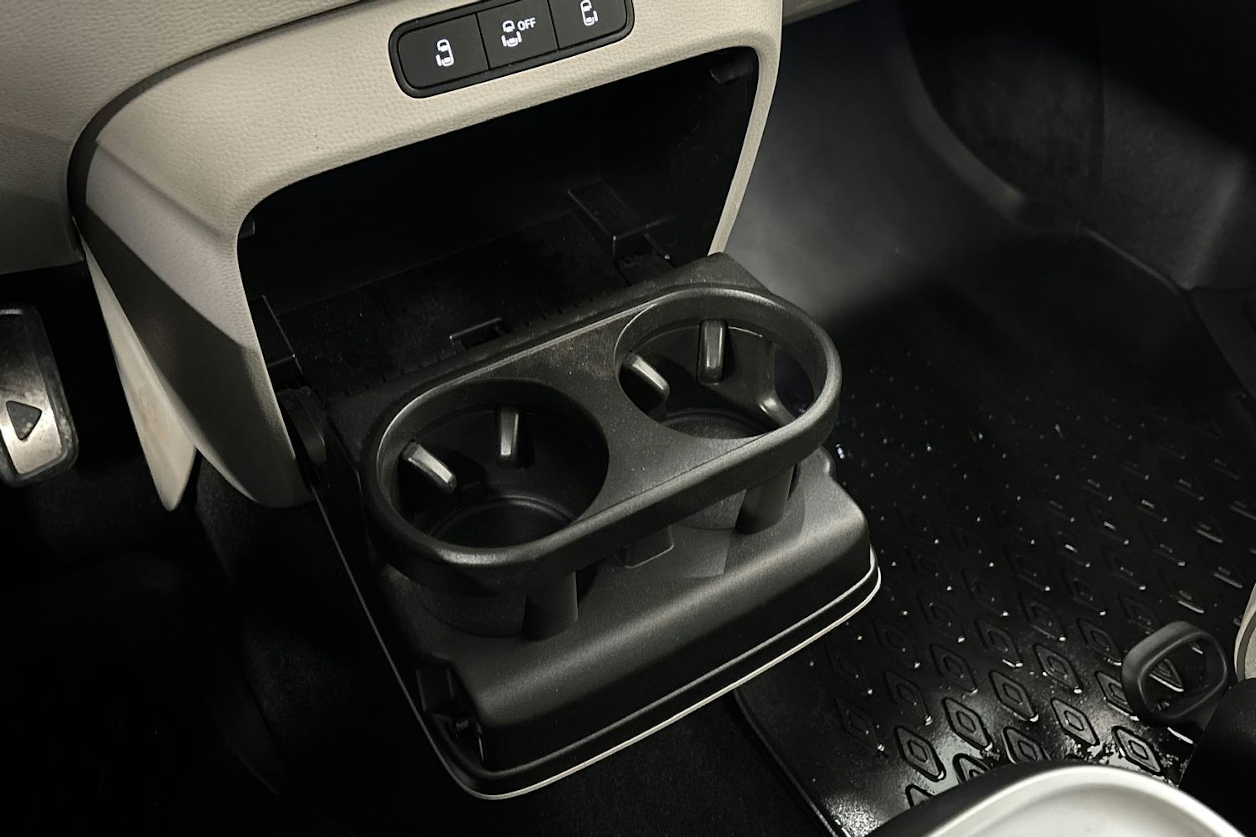 met. musta Volkswagen ID. Buzz 2024 kuva 35.