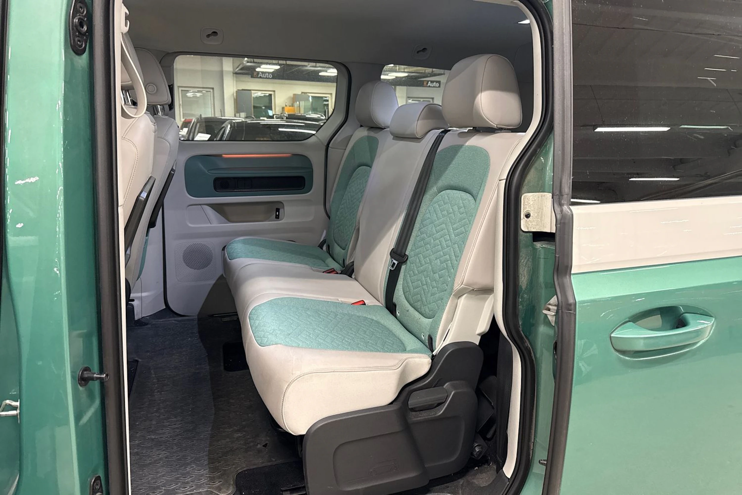 vihreä Volkswagen ID. Buzz 2024 kuva 4.