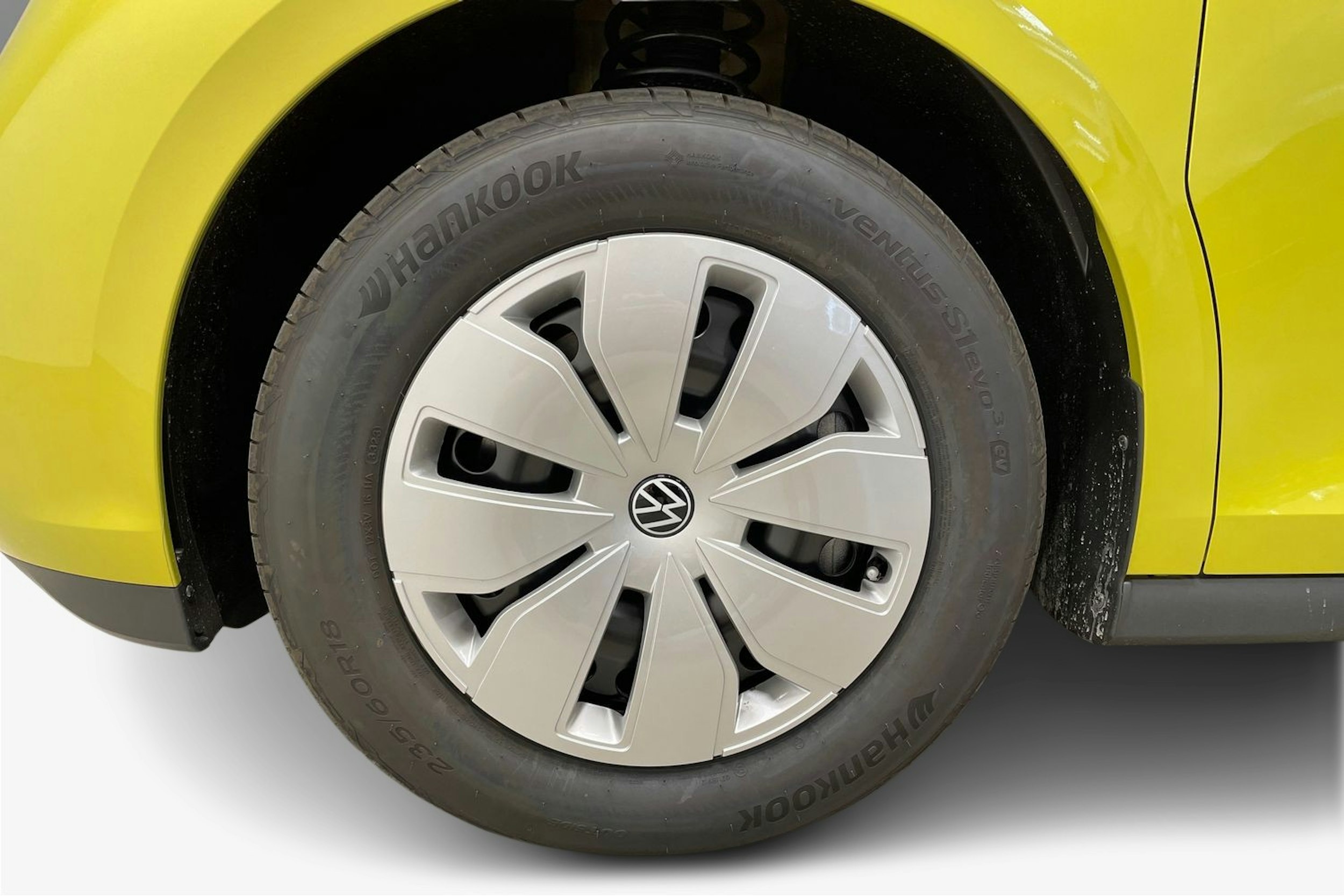 keltainen Volkswagen ID. Buzz Cargo 2024 kuva 11.
