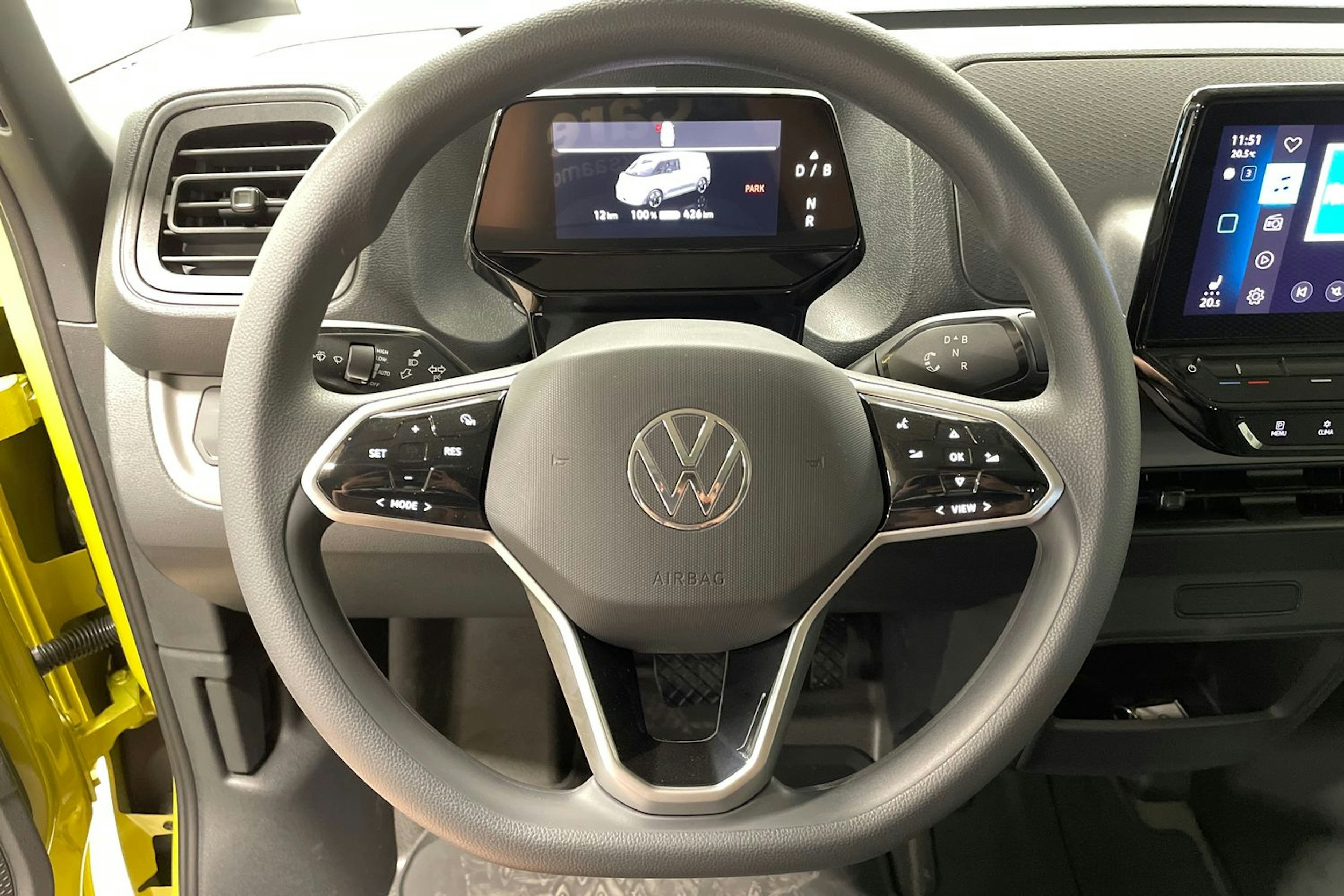 keltainen Volkswagen ID. Buzz Cargo 2024 kuva 15.