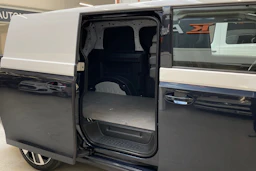 valkoinen Volkswagen ID. Buzz Cargo 2024 kuva 10.