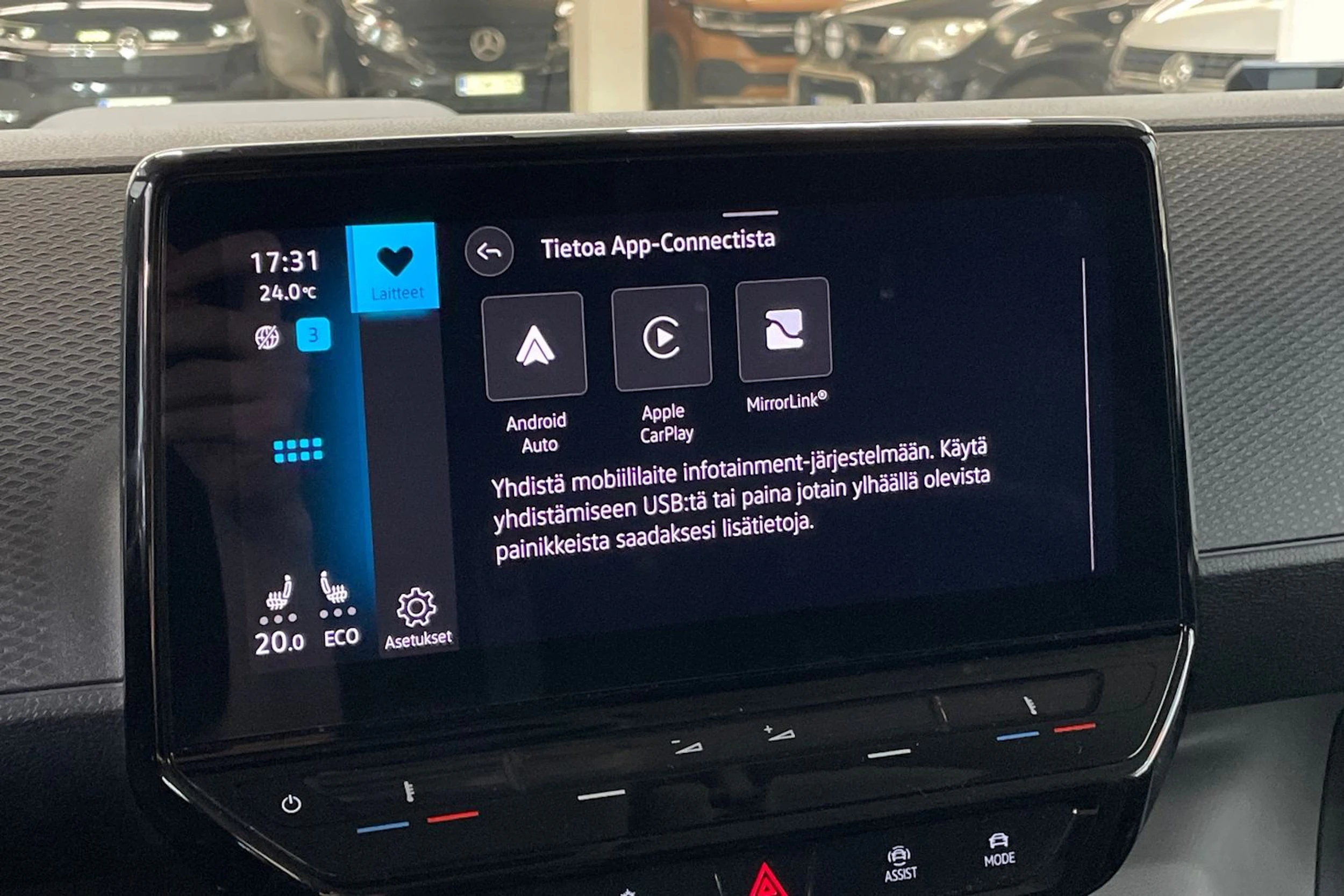valkoinen Volkswagen ID. Buzz Cargo 2024 kuva 23.