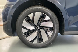 valkoinen Volkswagen ID. Buzz 2024 kuva 9.