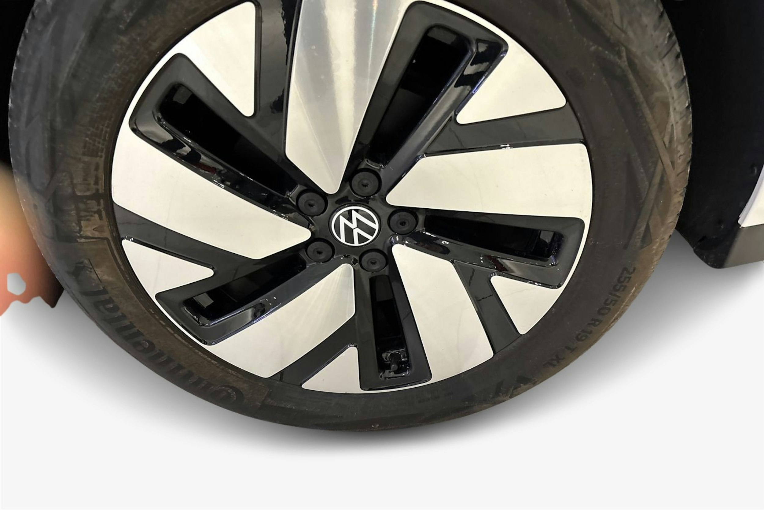 Valkoinen Volkswagen ID. Buzz 2024 kuva 12.