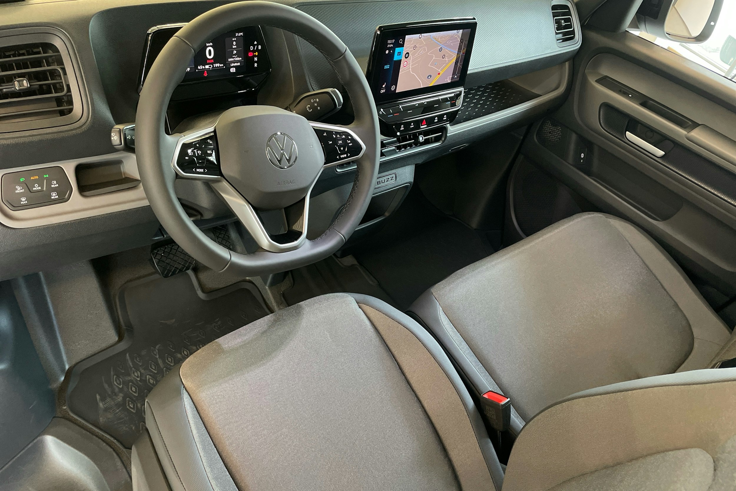 valkoinen Volkswagen ID. Buzz 2024 kuva 6.