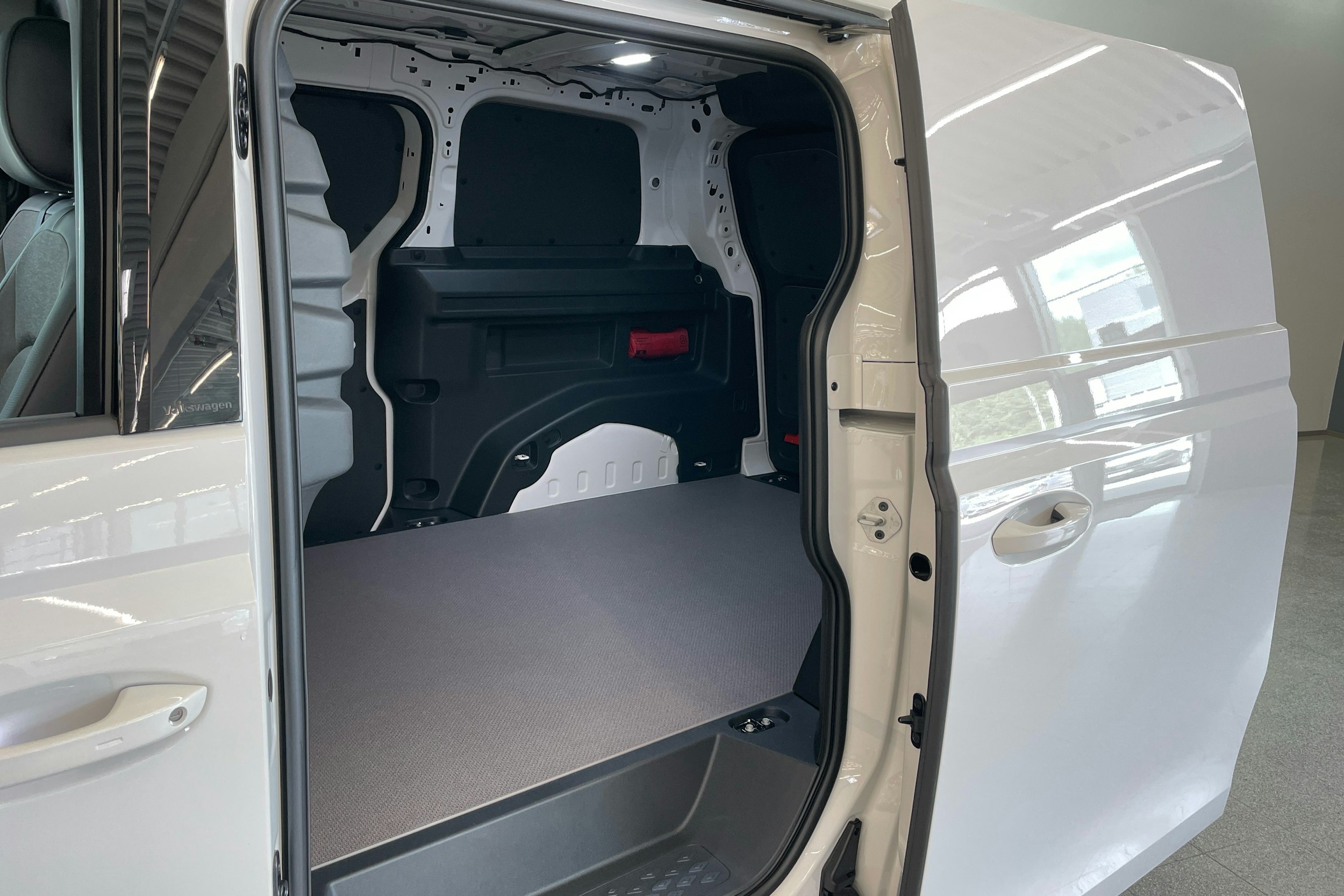 valkoinen Volkswagen ID. Buzz 2024 kuva 10.