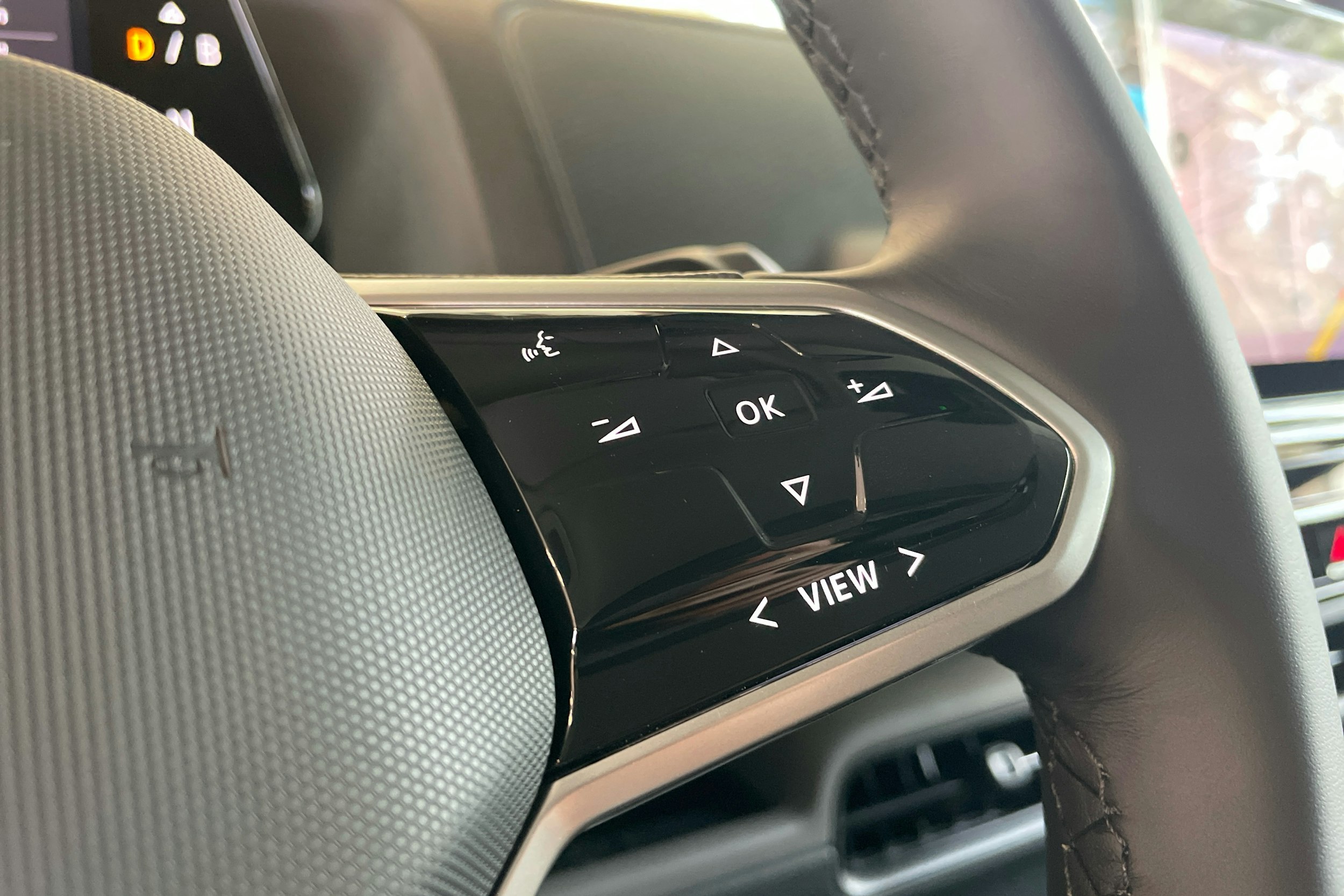 valkoinen Volkswagen ID. Buzz 2024 kuva 14.