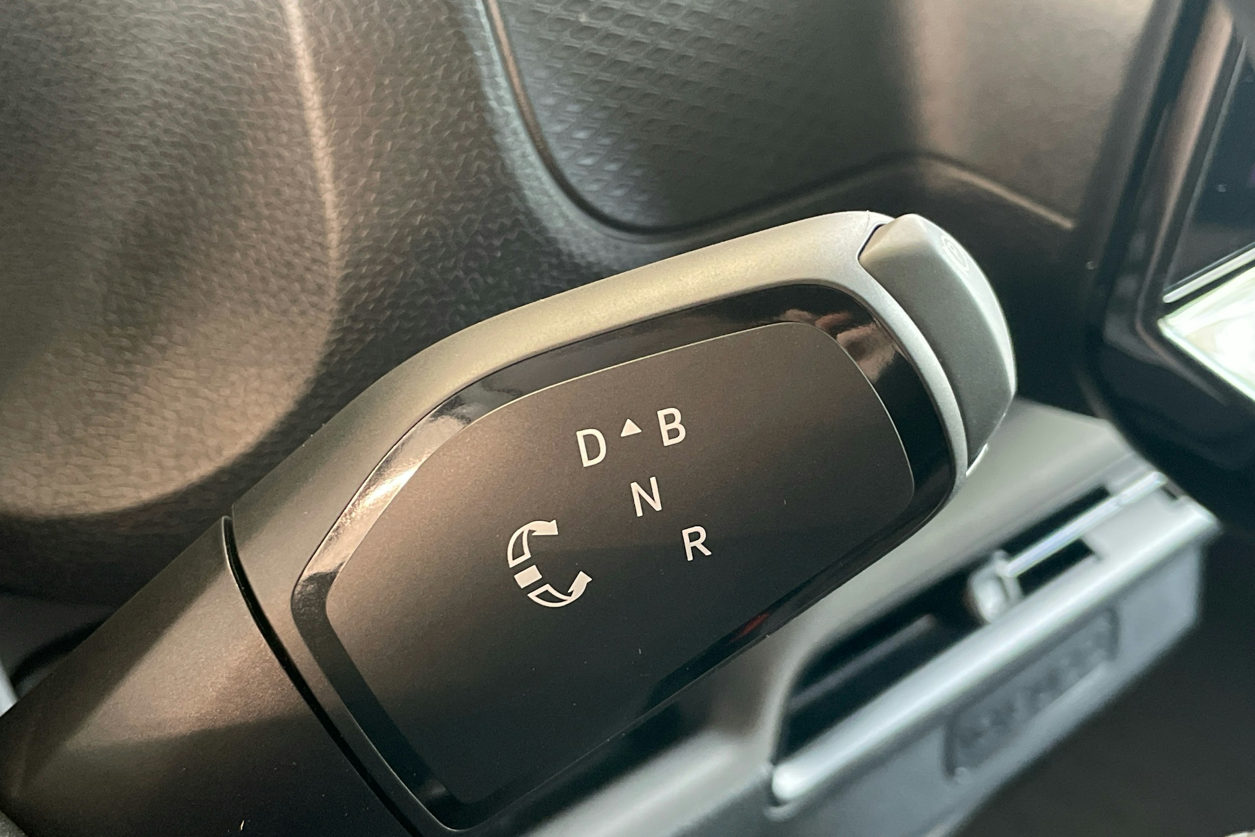 valkoinen Volkswagen ID. Buzz 2024 kuva 16.
