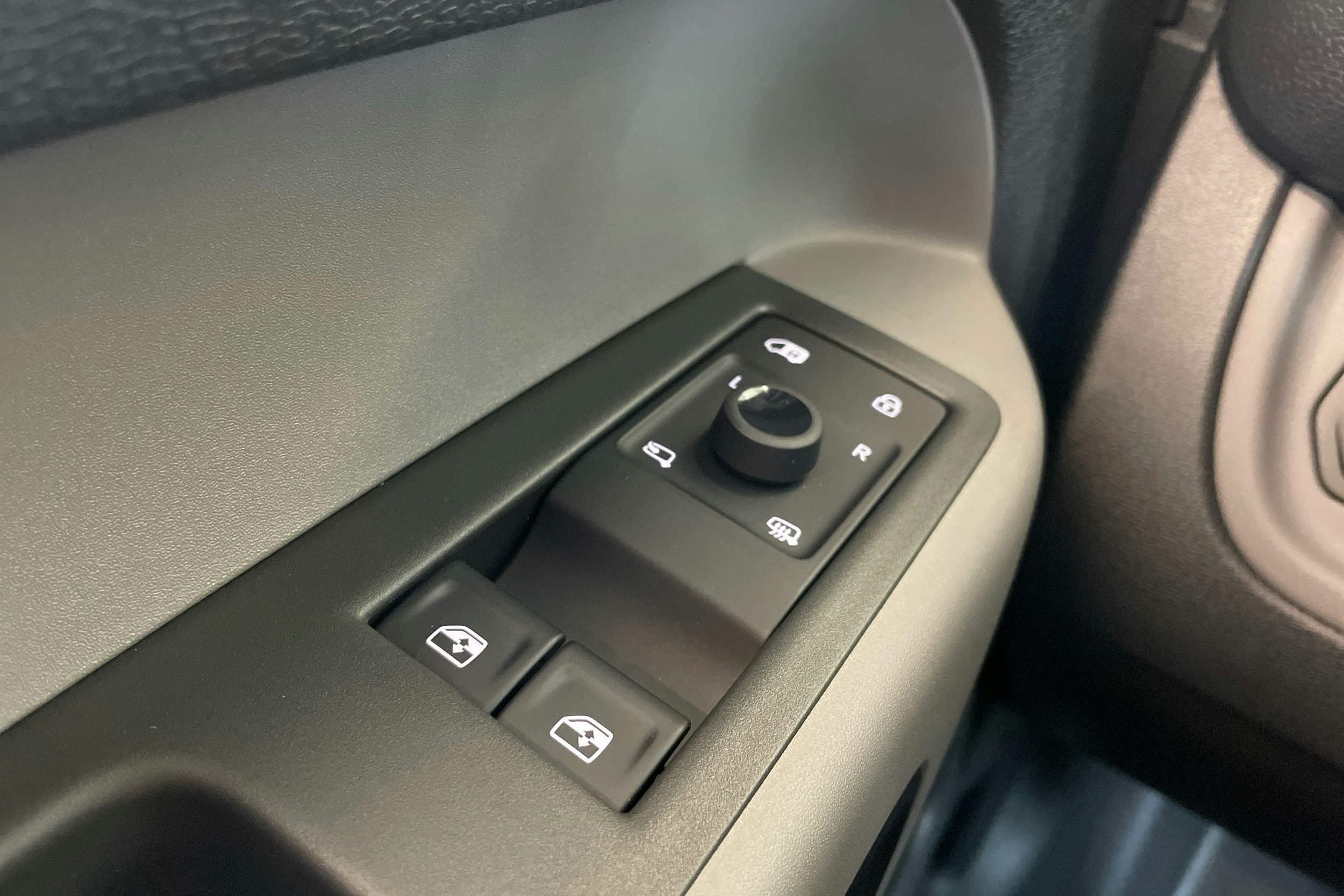 valkoinen Volkswagen ID. Buzz 2024 kuva 17.