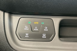 valkoinen Volkswagen ID. Buzz 2024 kuva 18.