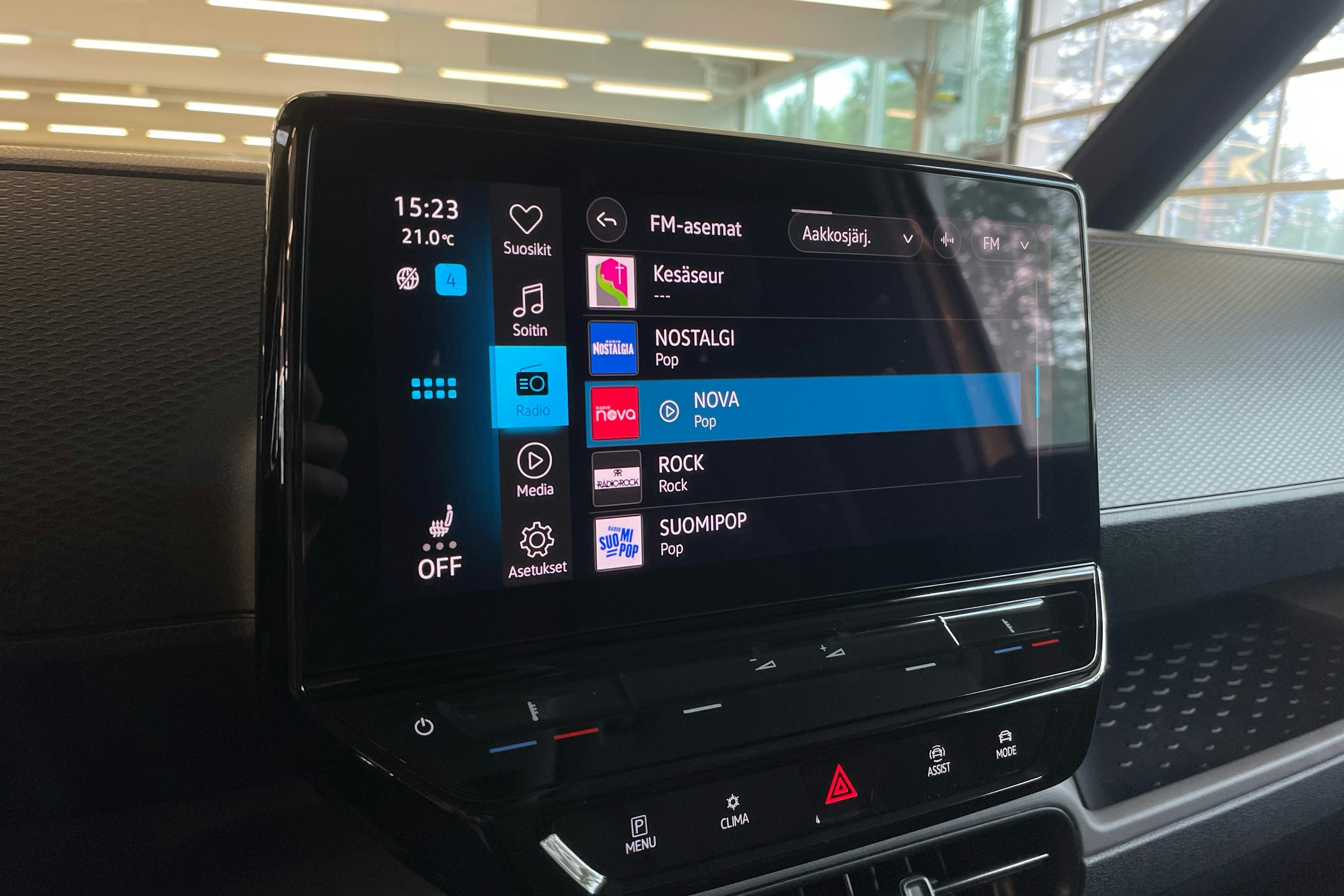 valkoinen Volkswagen ID. Buzz 2024 kuva 19.
