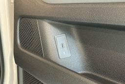 valkoinen Volkswagen ID. Buzz 2024 kuva 27.