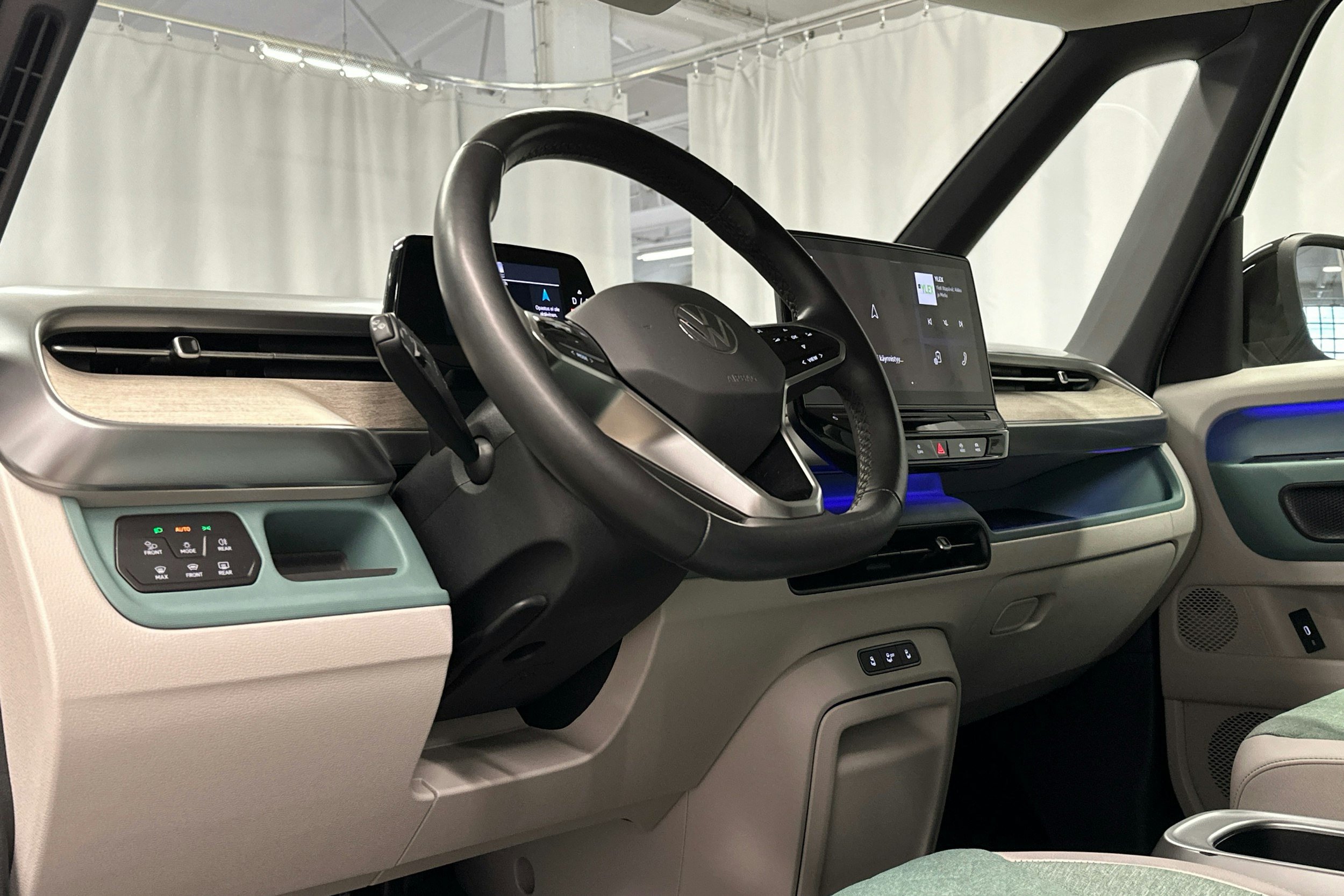 valkoinen Volkswagen ID. Buzz 2024 kuva 6.