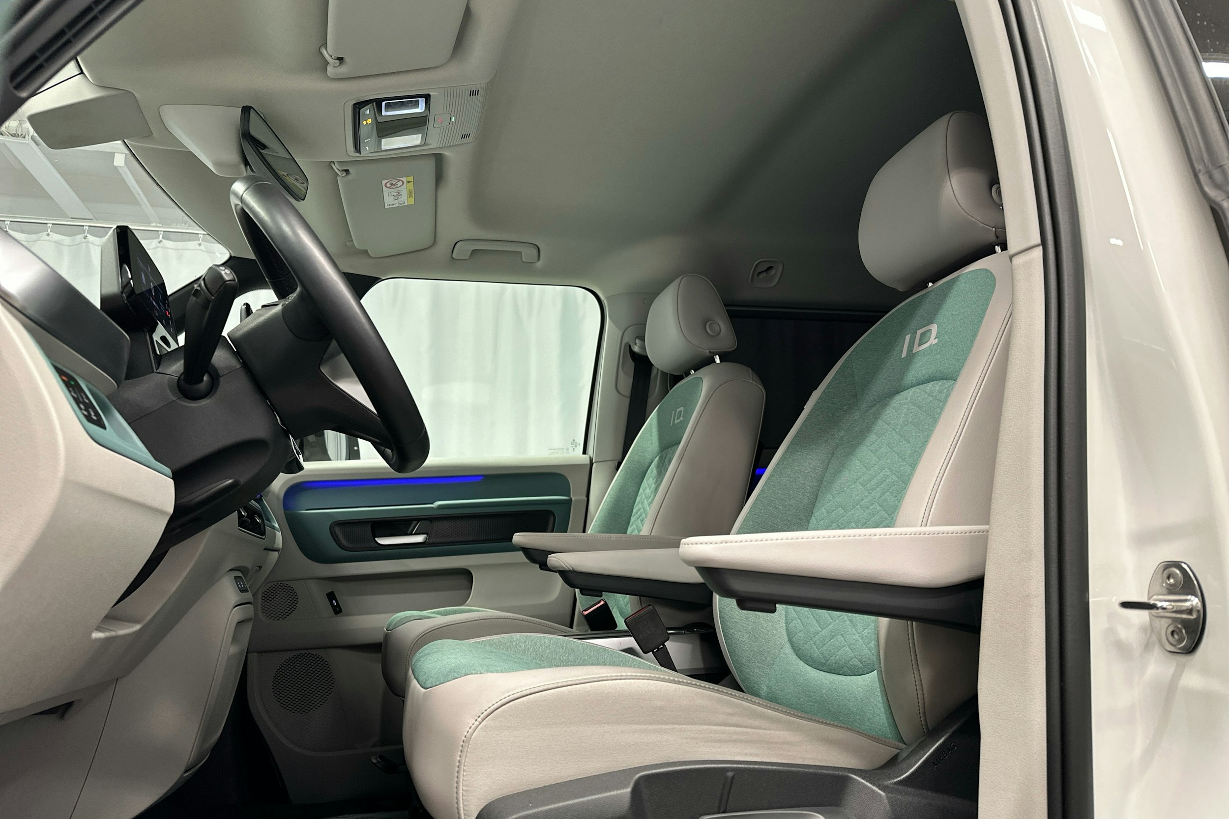 valkoinen Volkswagen ID. Buzz 2024 kuva 7.
