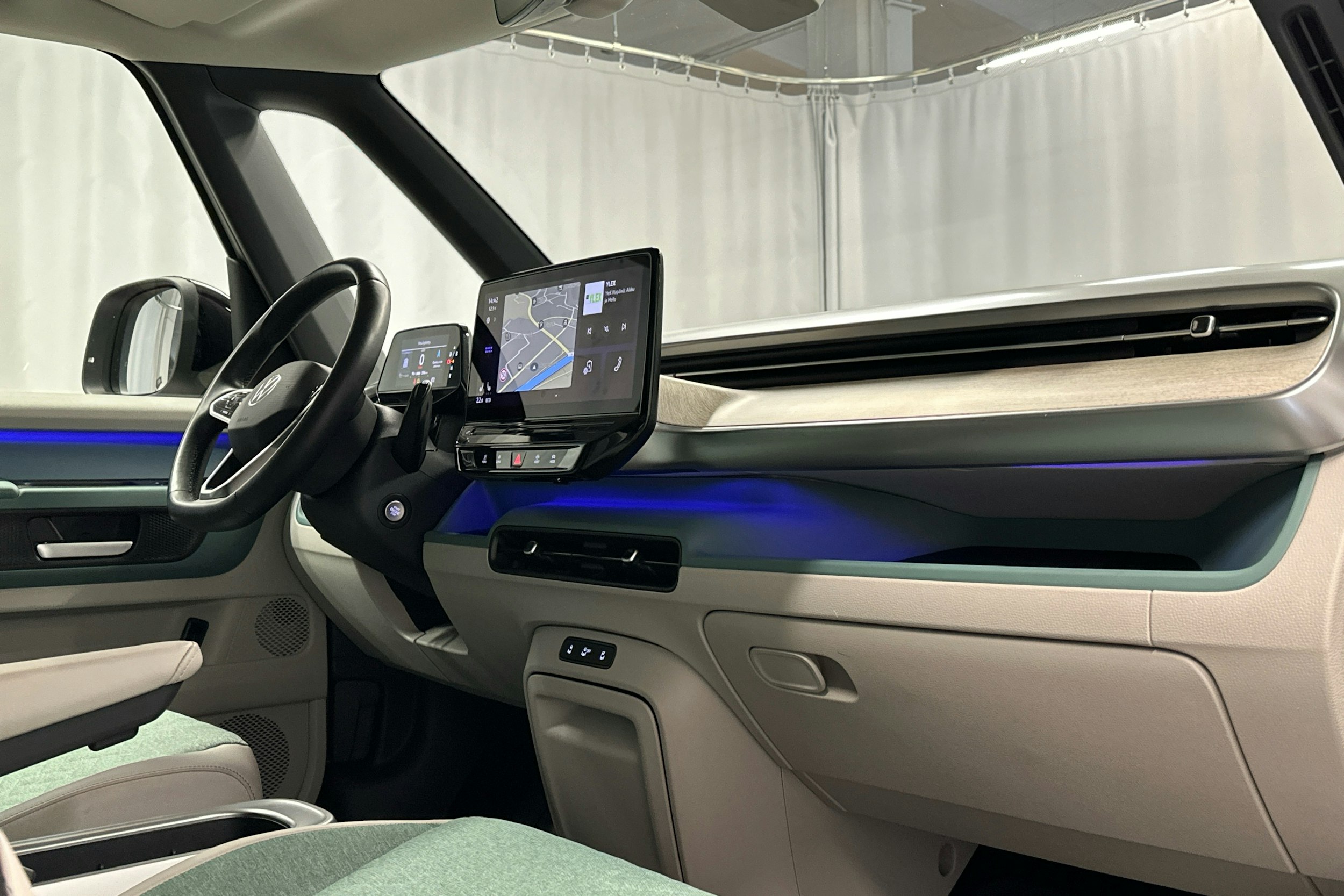 valkoinen Volkswagen ID. Buzz 2024 kuva 8.