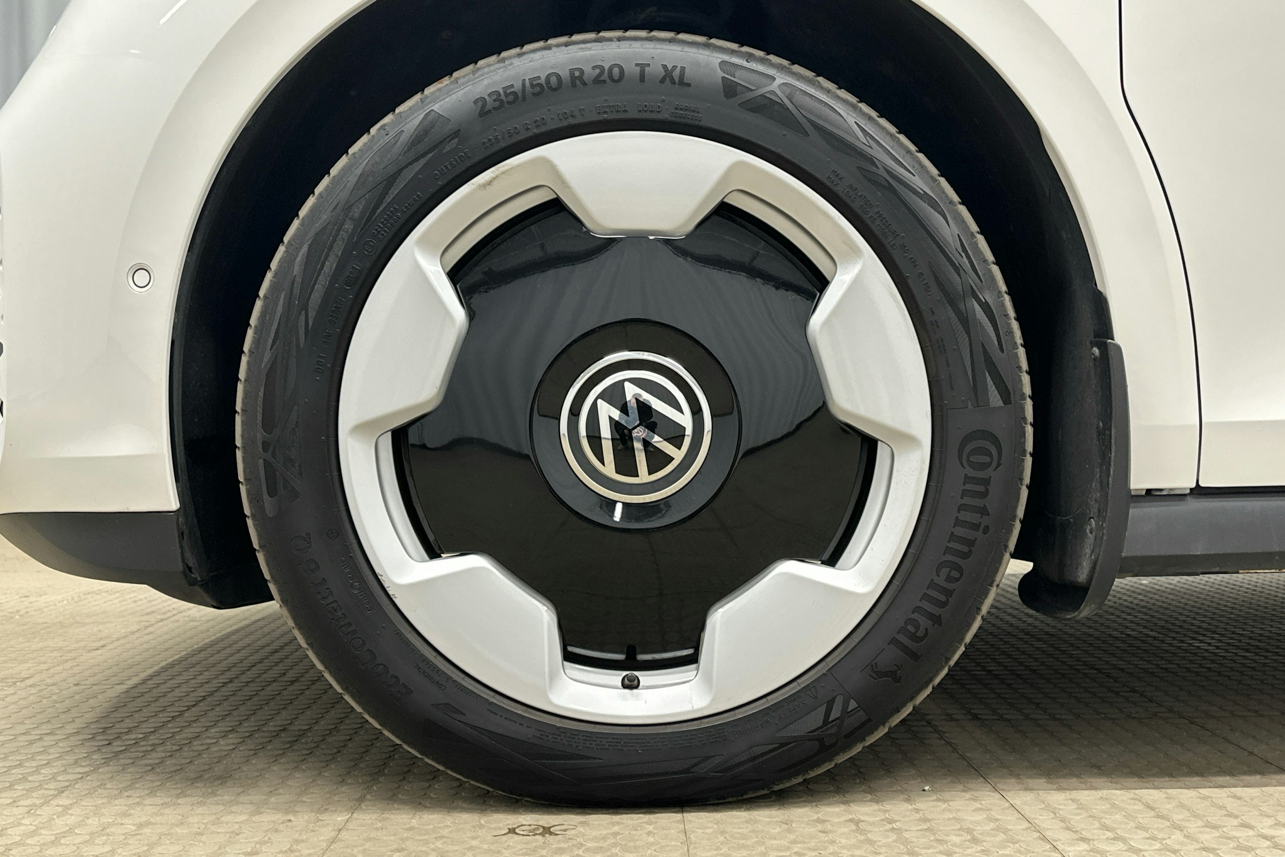 valkoinen Volkswagen ID. Buzz 2024 kuva 9.