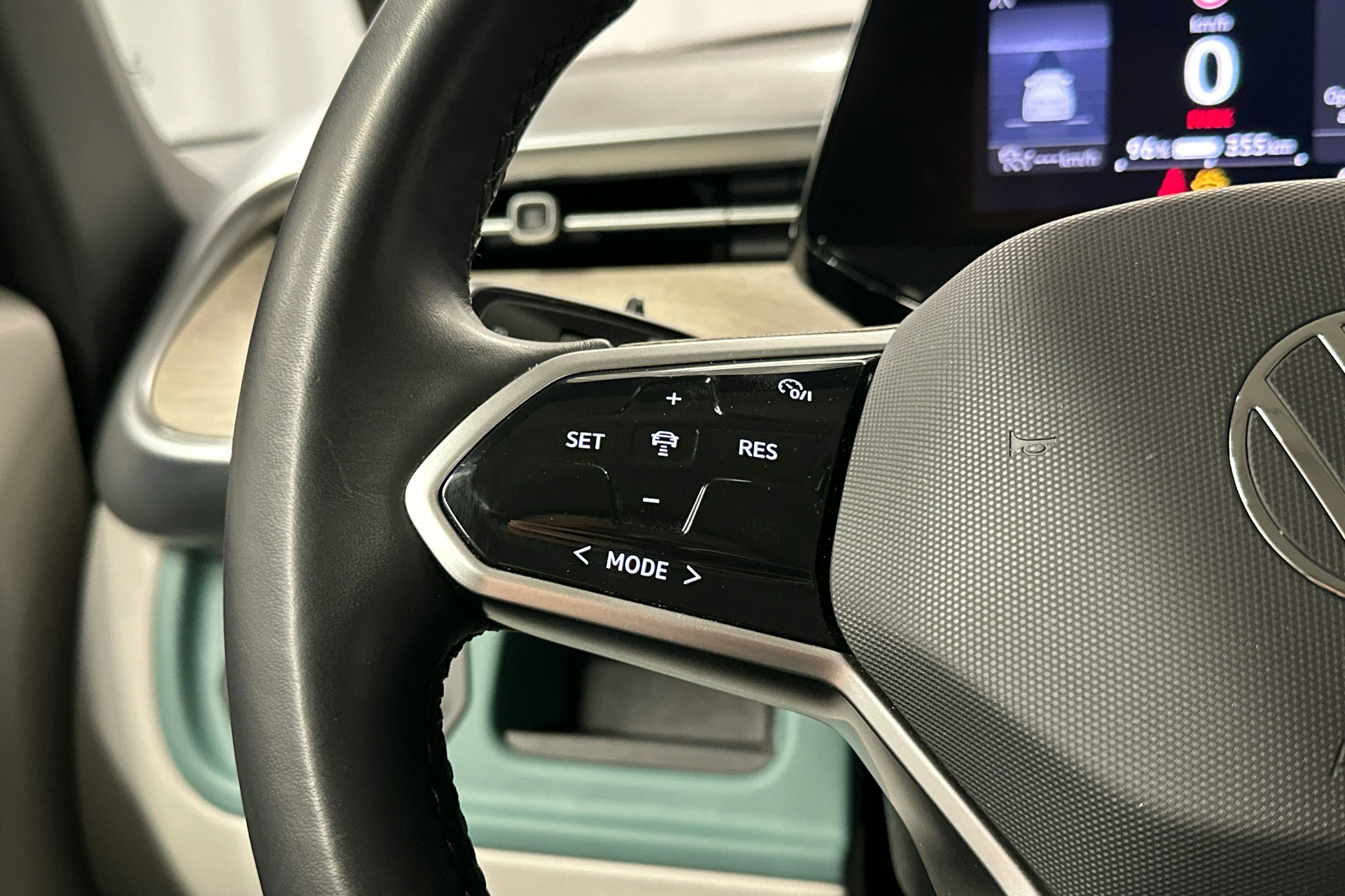 valkoinen Volkswagen ID. Buzz 2024 kuva 12.