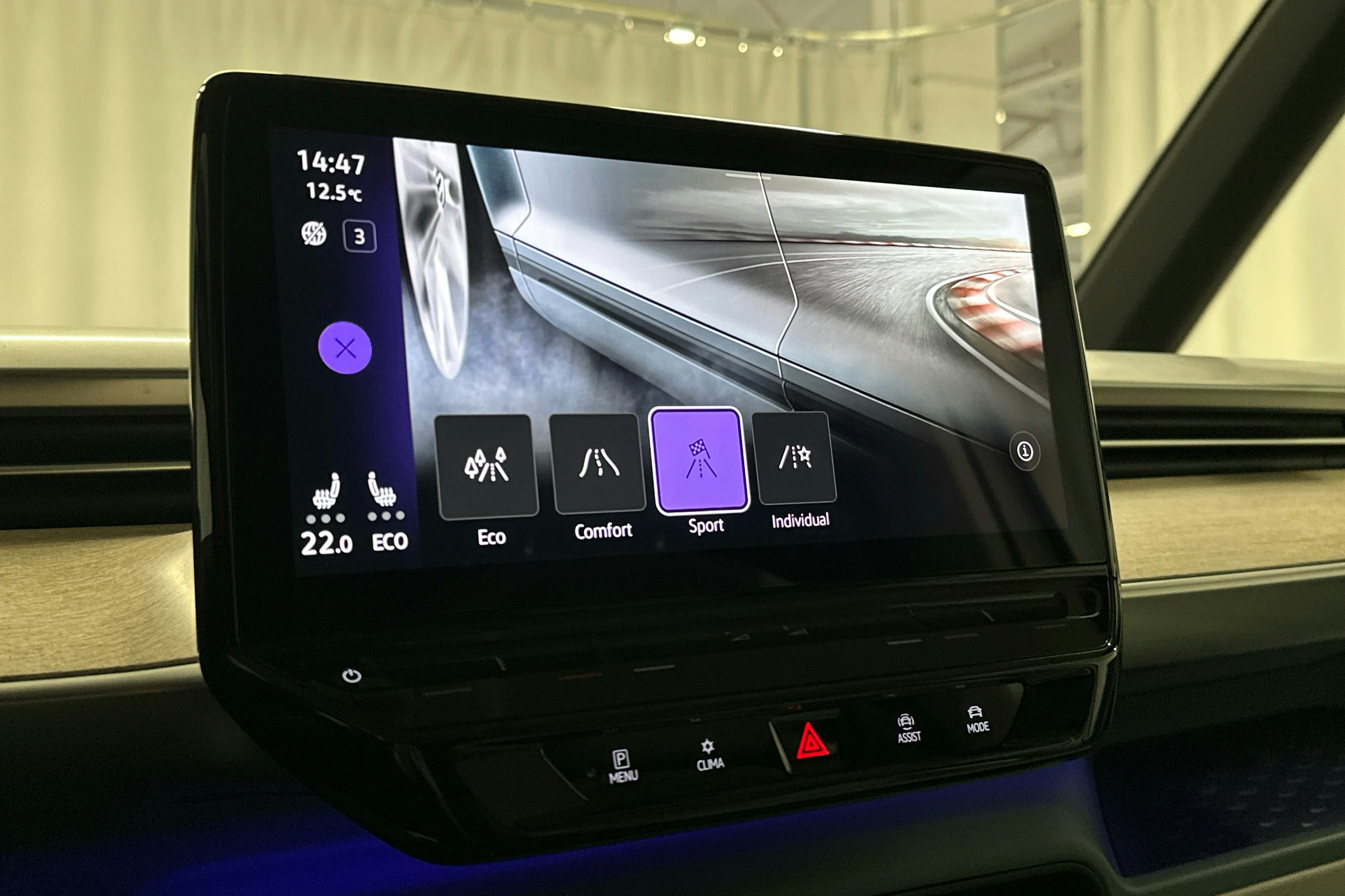 valkoinen Volkswagen ID. Buzz 2024 kuva 24.