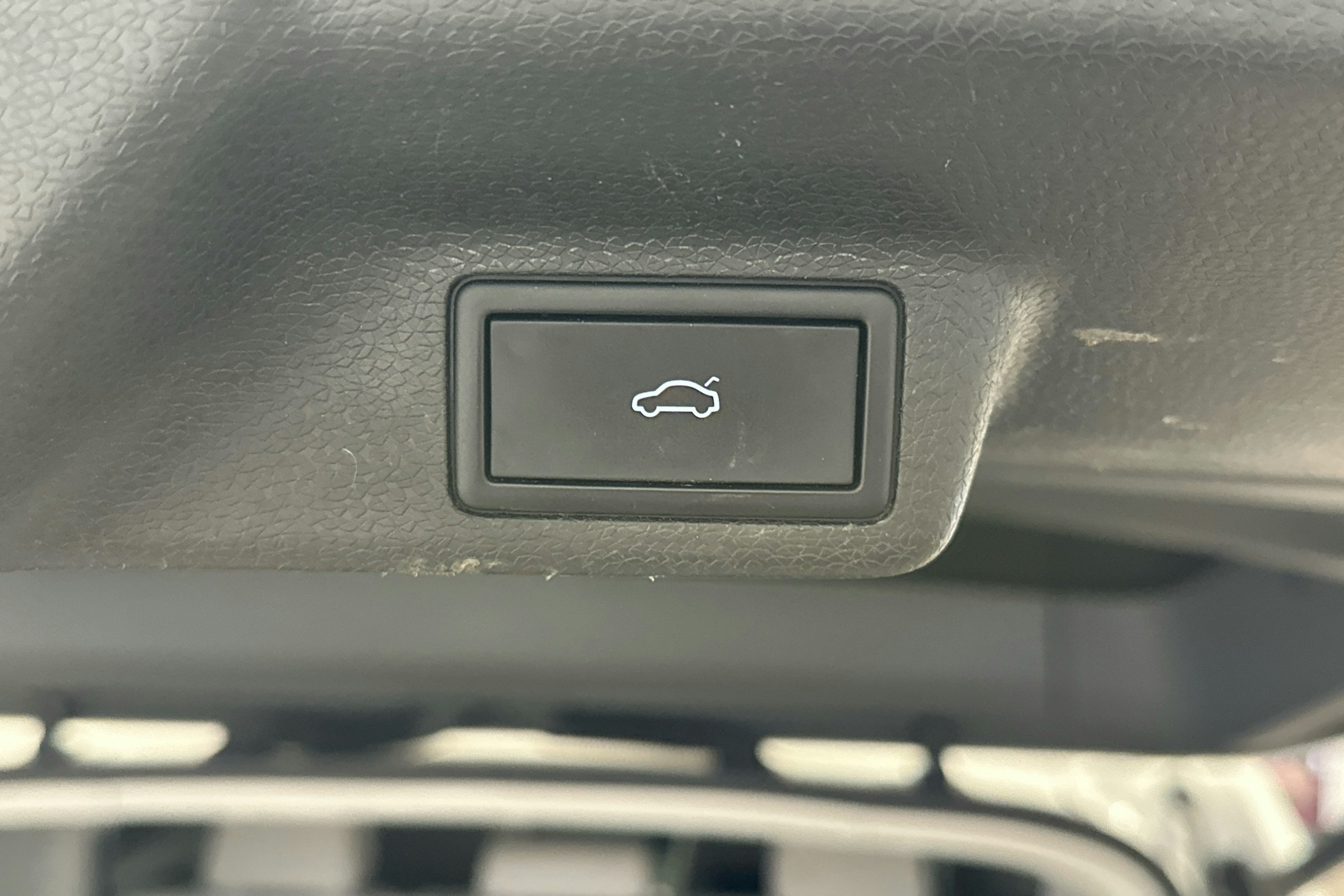 valkoinen Volkswagen ID. Buzz 2024 kuva 28.