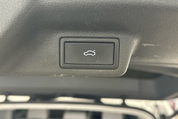 valkoinen Volkswagen ID. Buzz 2024 kuva 28.