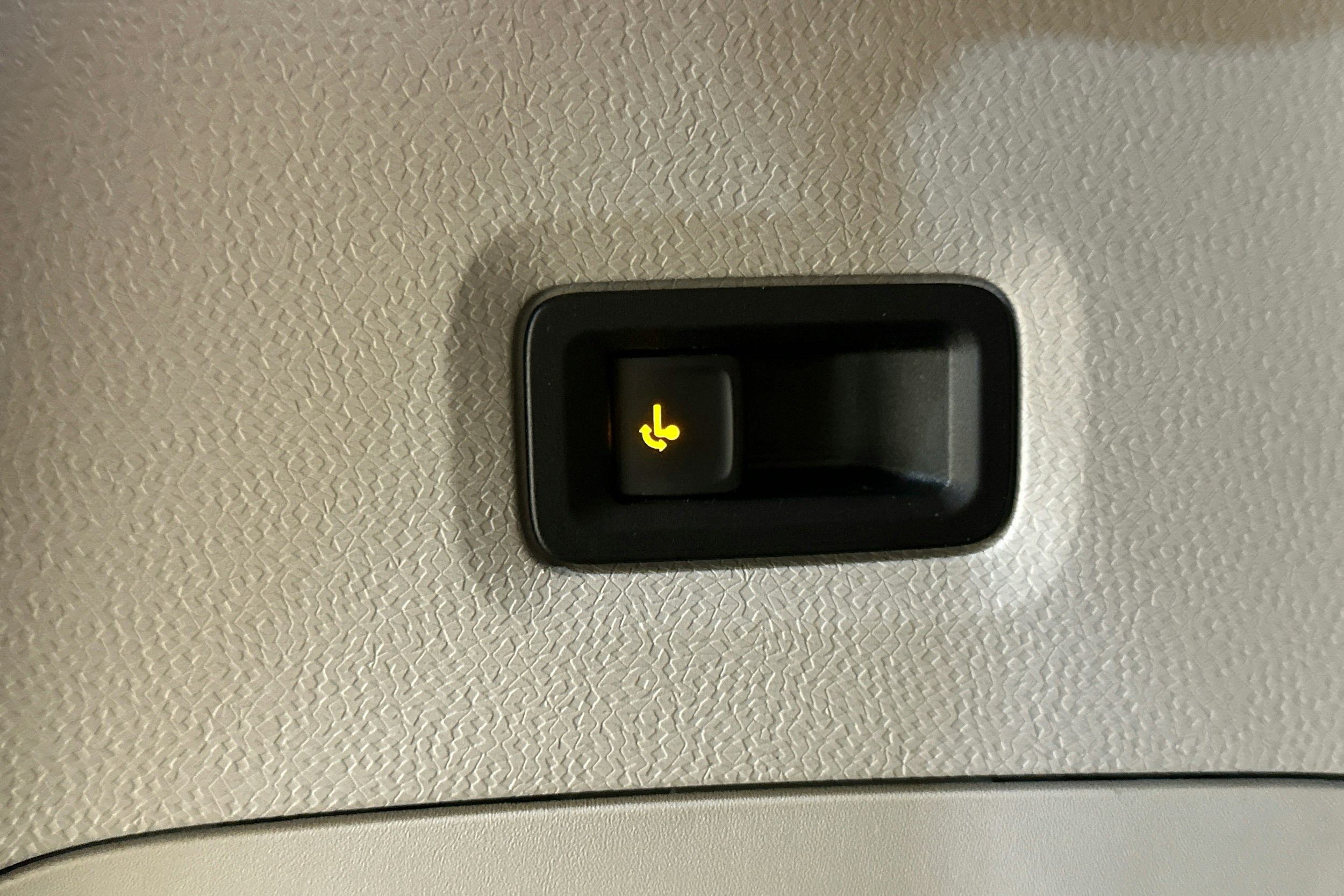 valkoinen Volkswagen ID. Buzz 2024 kuva 29.