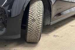 musta Volkswagen ID. Buzz 2025 kuva 13.