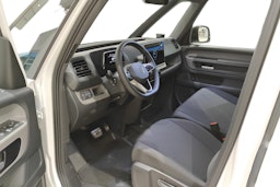 valkoinen Volkswagen ID. Buzz 2025 kuva 8.