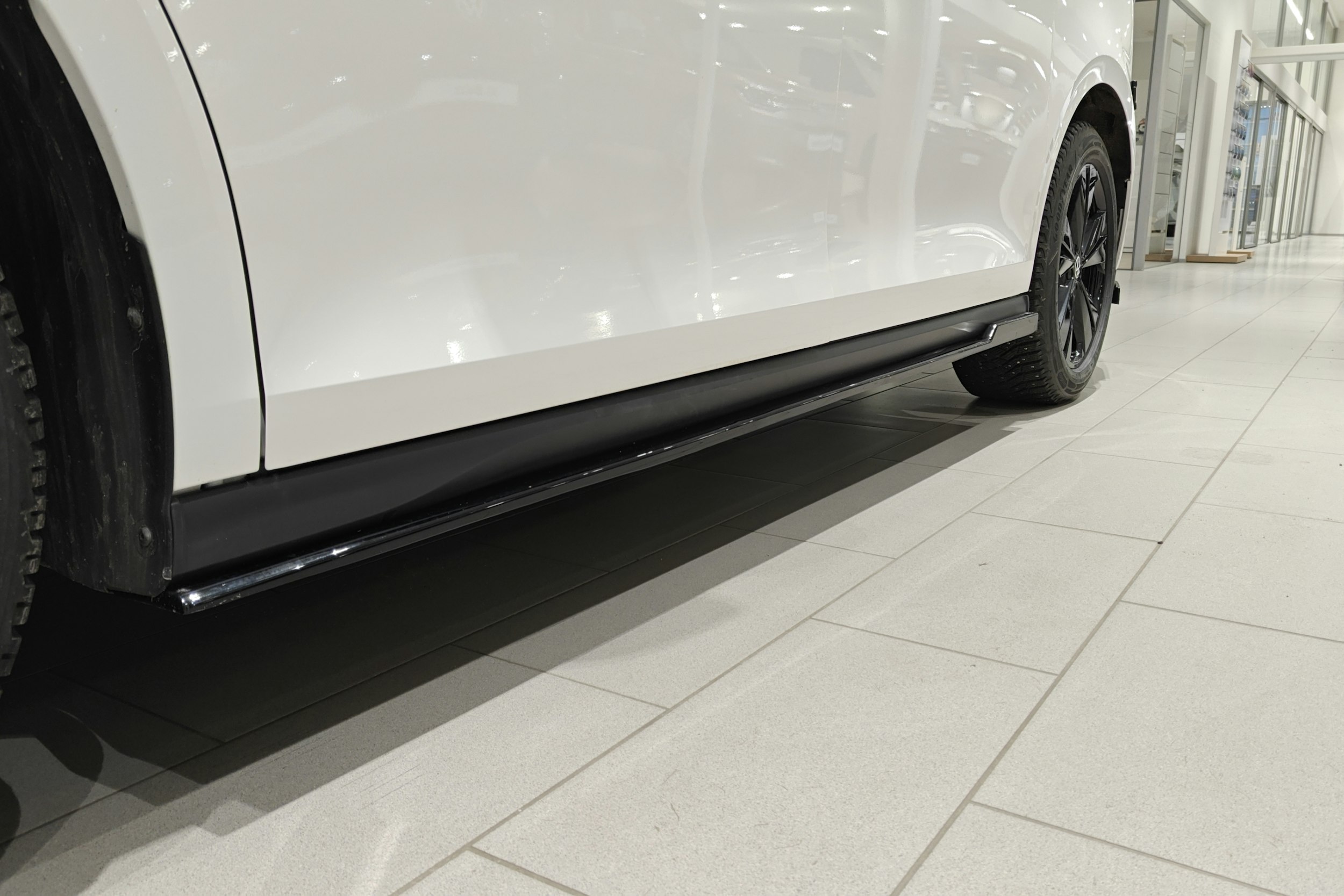 valkoinen Volkswagen ID. Buzz 2025 kuva 14.