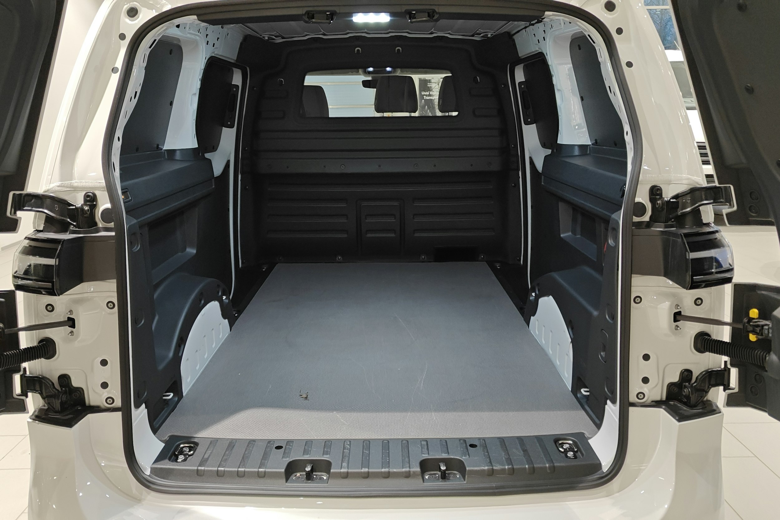 valkoinen Volkswagen ID. Buzz 2025 kuva 17.