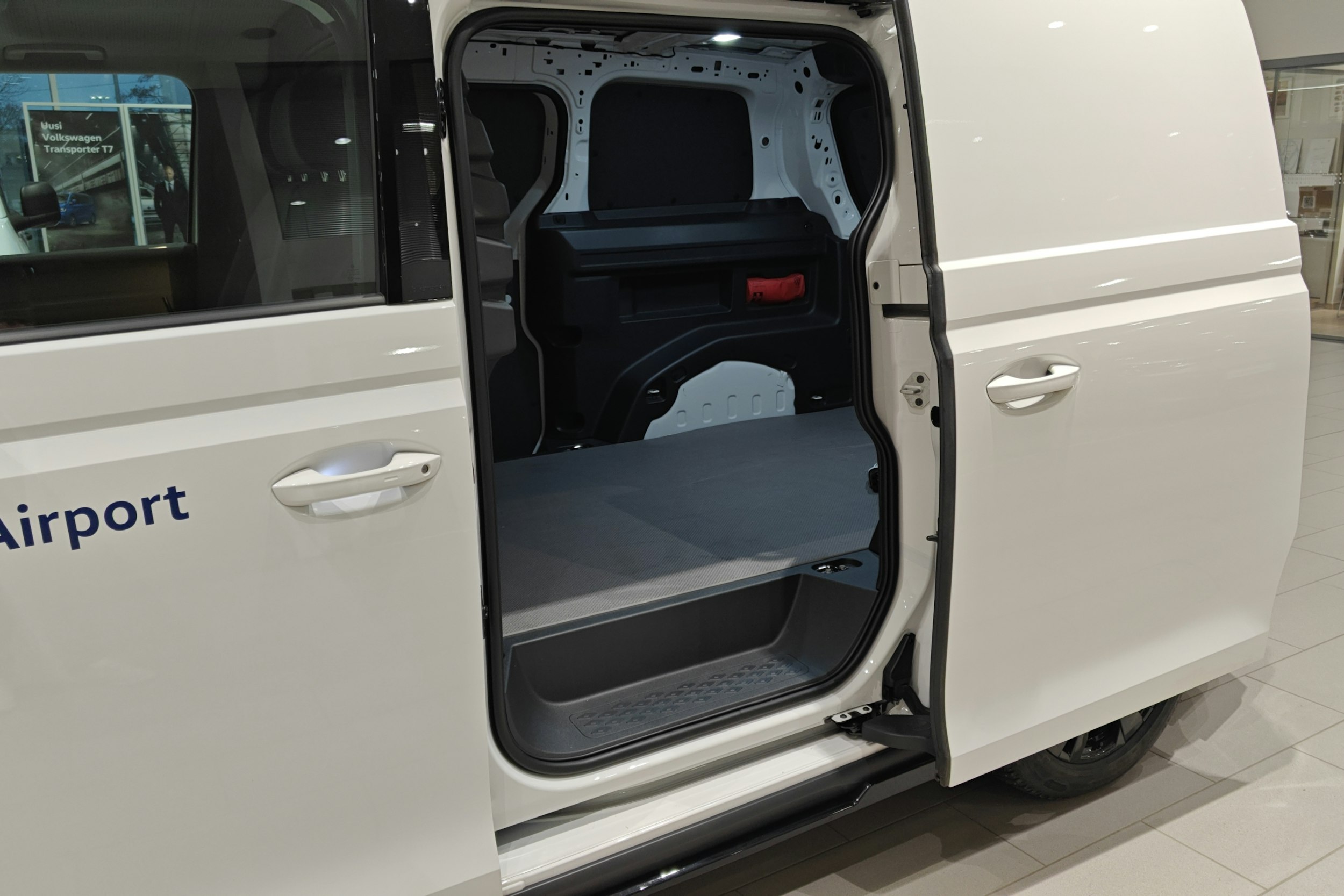 valkoinen Volkswagen ID. Buzz 2025 kuva 18.