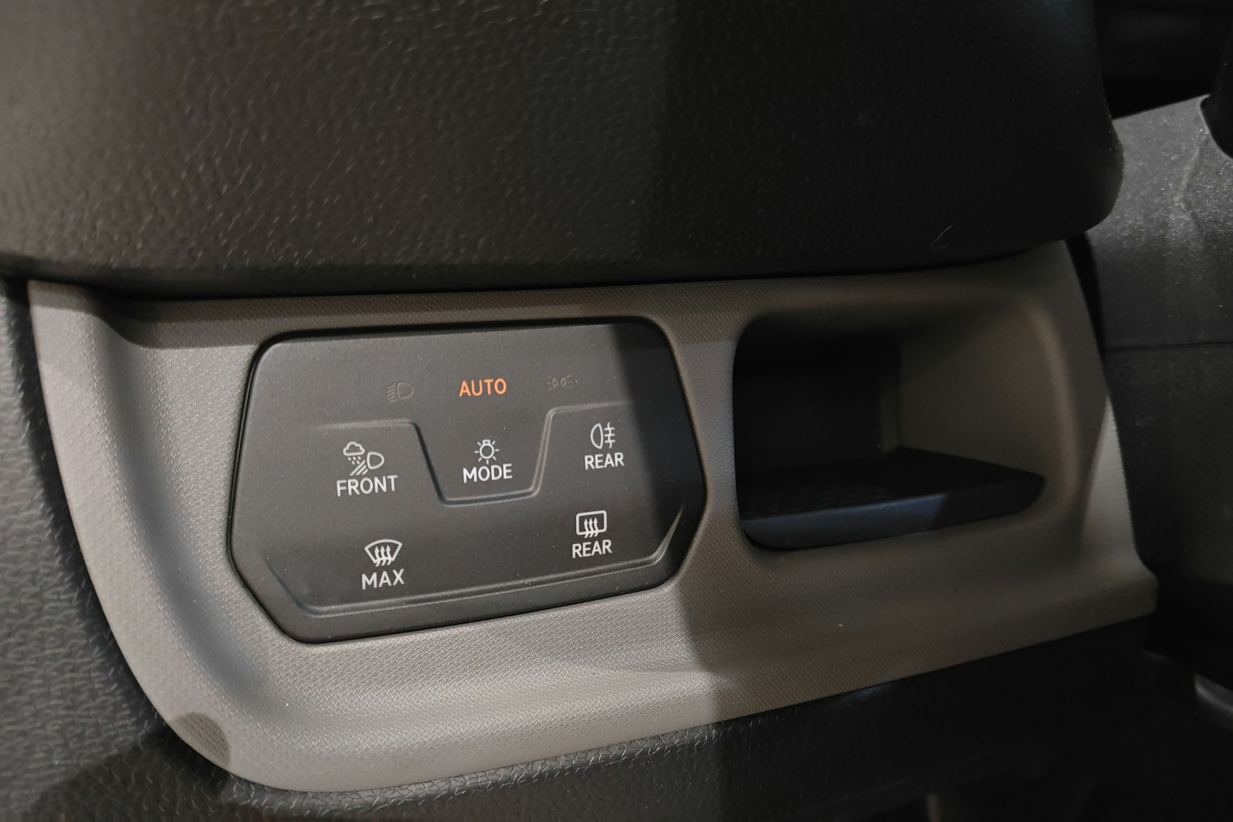 valkoinen Volkswagen ID. Buzz 2025 kuva 19.