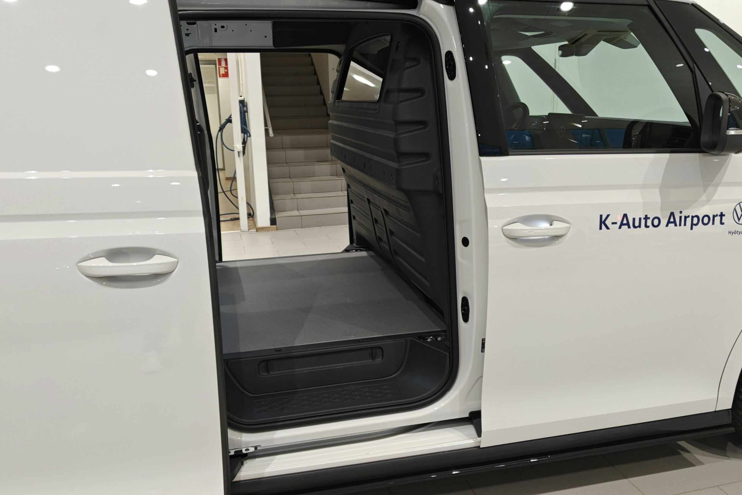 valkoinen Volkswagen ID. Buzz 2025 kuva 25.