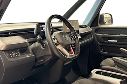 punainen Volkswagen ID. Buzz 2025 kuva 6.