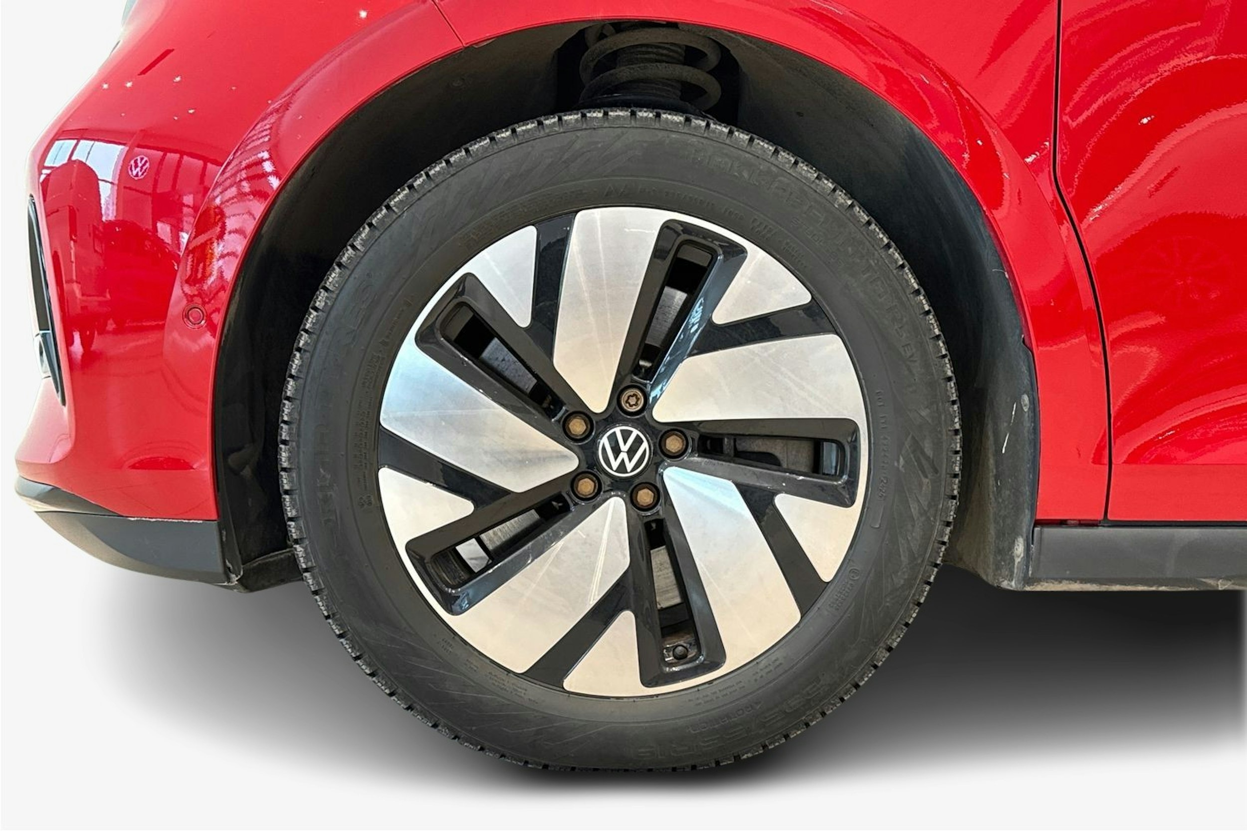 punainen Volkswagen ID. Buzz 2025 kuva 9.