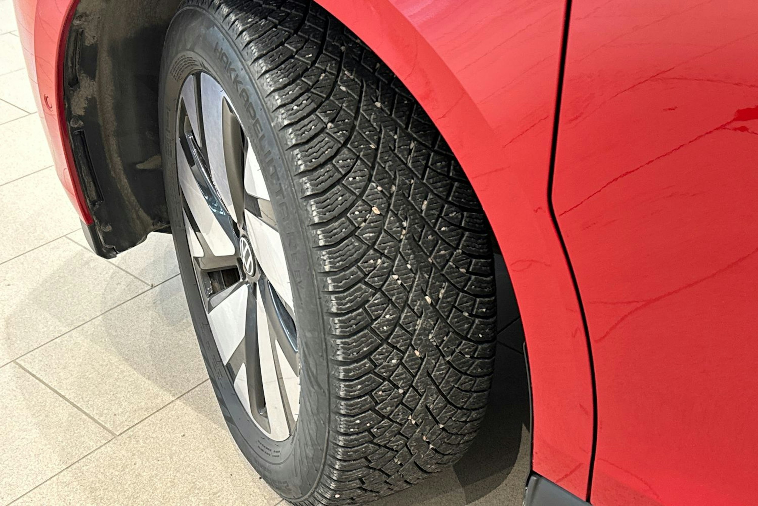 punainen Volkswagen ID. Buzz 2025 kuva 10.