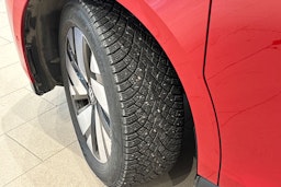 punainen Volkswagen ID. Buzz 2025 kuva 10.