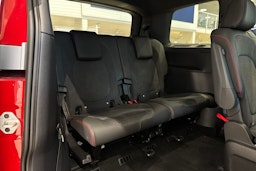 punainen Volkswagen ID. Buzz 2025 kuva 12.