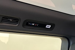 punainen Volkswagen ID. Buzz 2025 kuva 13.