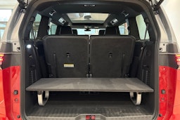 punainen Volkswagen ID. Buzz 2025 kuva 14.