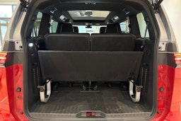 punainen Volkswagen ID. Buzz 2025 kuva 15.