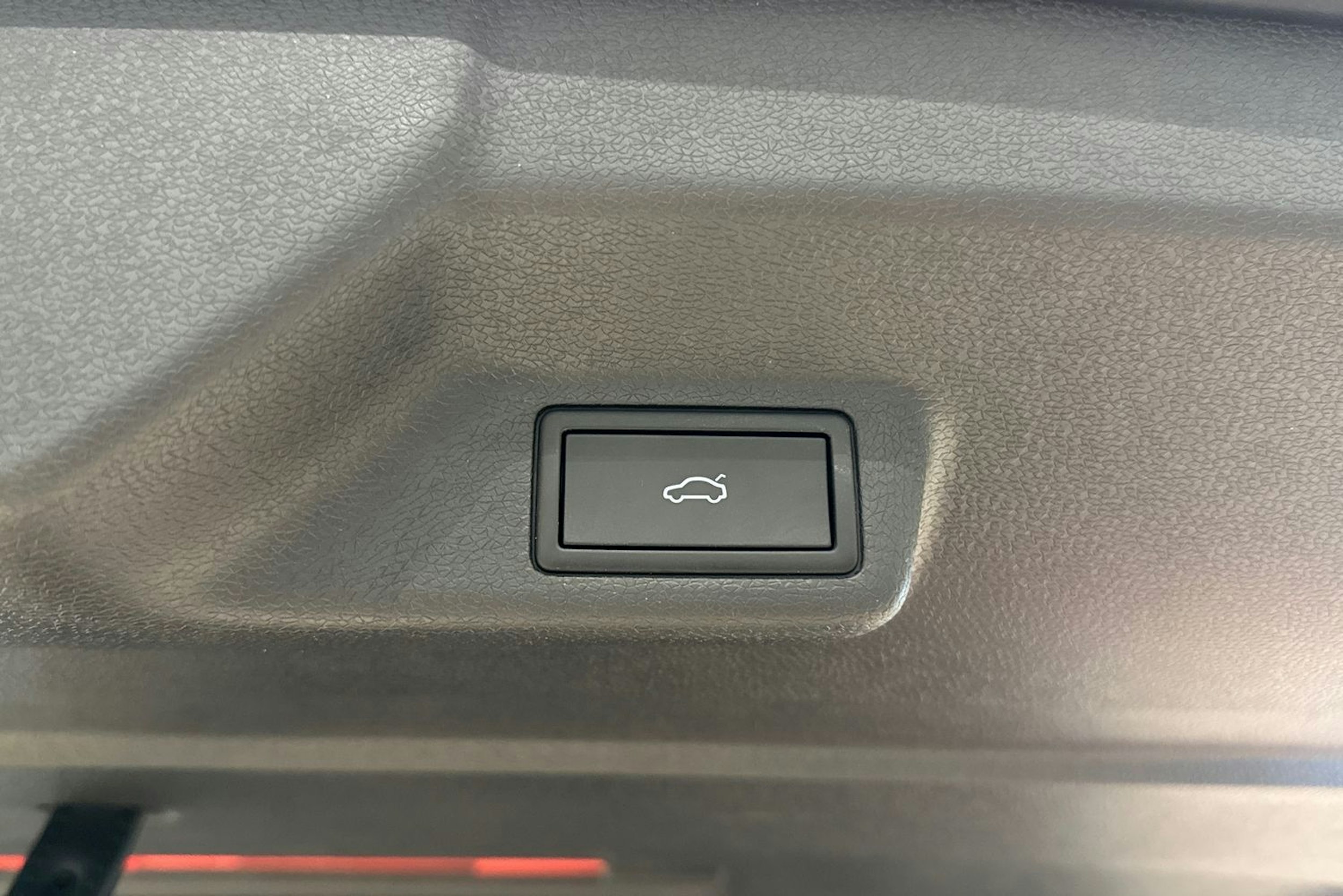 punainen Volkswagen ID. Buzz 2025 kuva 17.