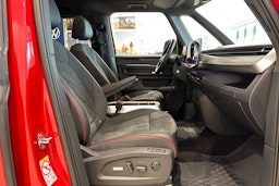 punainen Volkswagen ID. Buzz 2025 kuva 18.