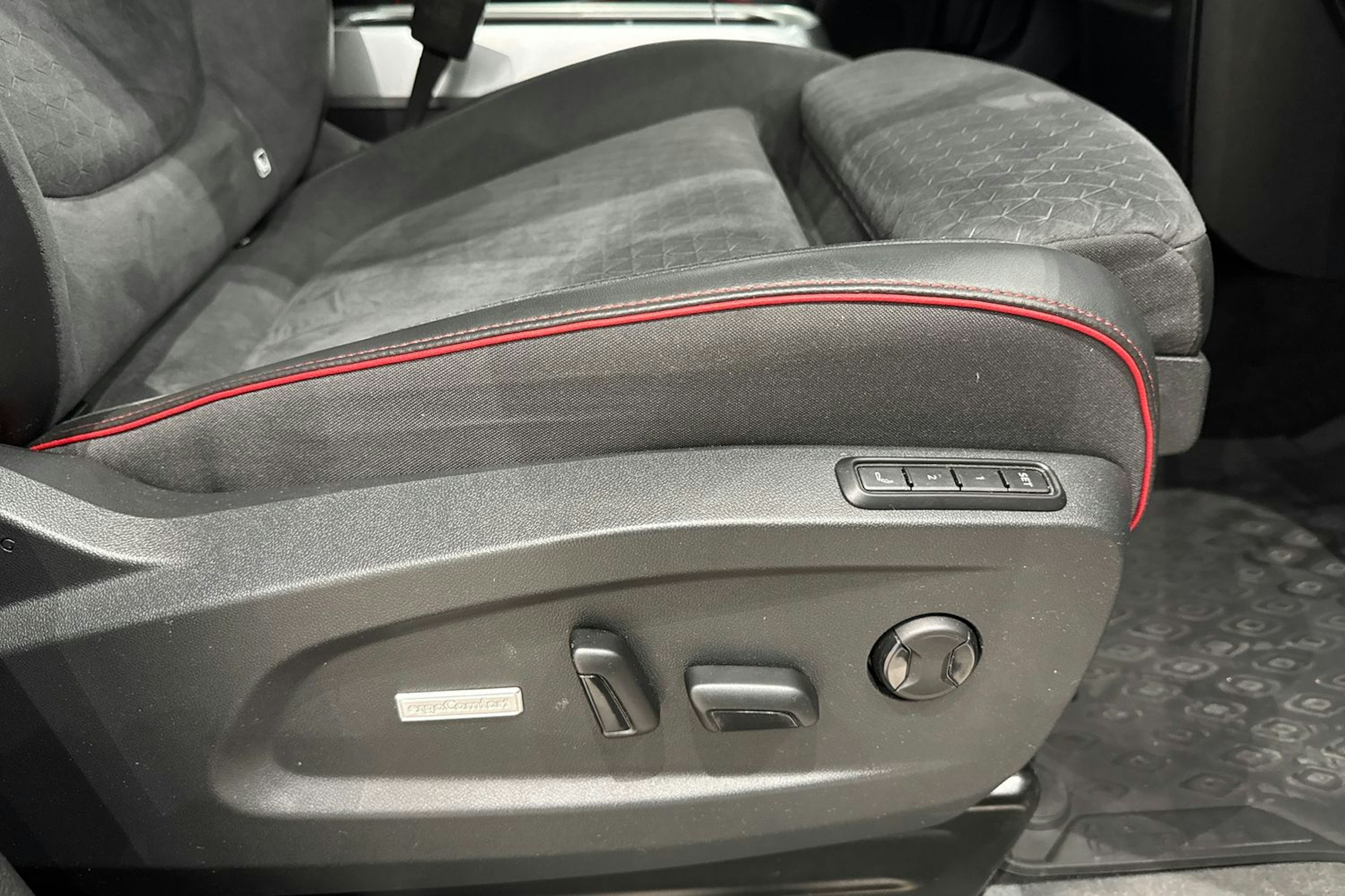 punainen Volkswagen ID. Buzz 2025 kuva 19.