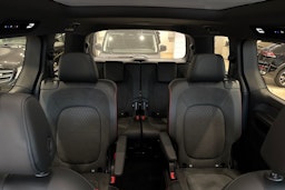 punainen Volkswagen ID. Buzz 2025 kuva 22.